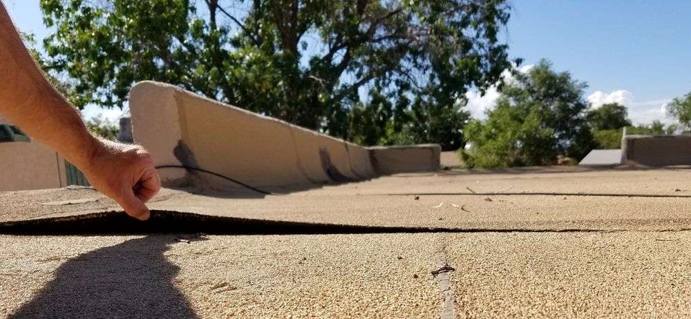 Losliggend dakleer op plat dak in Waddinxveen